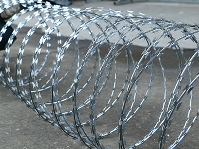 PVC Coated Razor Wire Safety Steel Barbed Razor Wire Seamless - China Wire,  Galvanized Wire