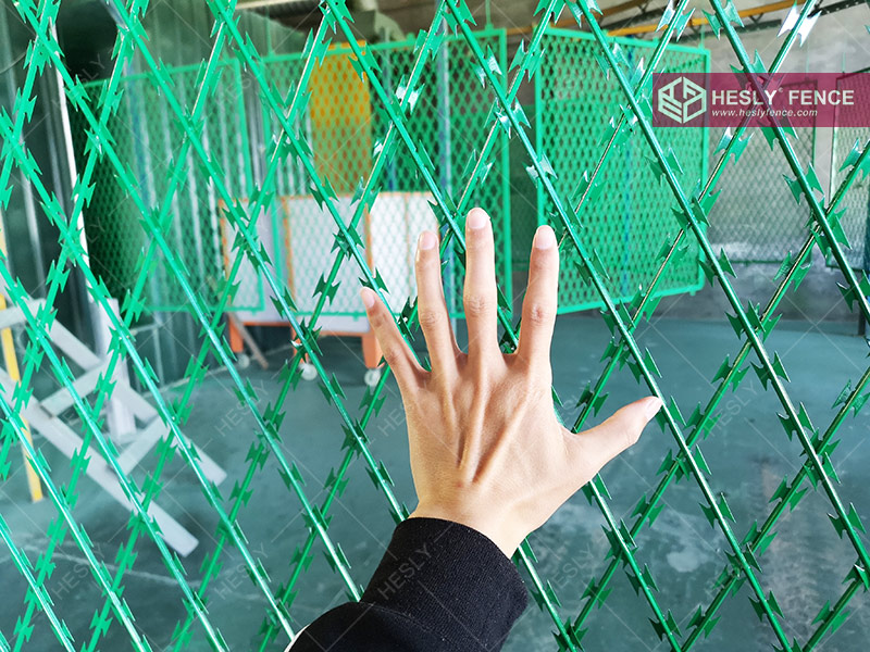 welded razor mesh China manufacturer hesly fence