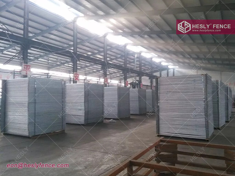 Chain wire temporary fencing panels