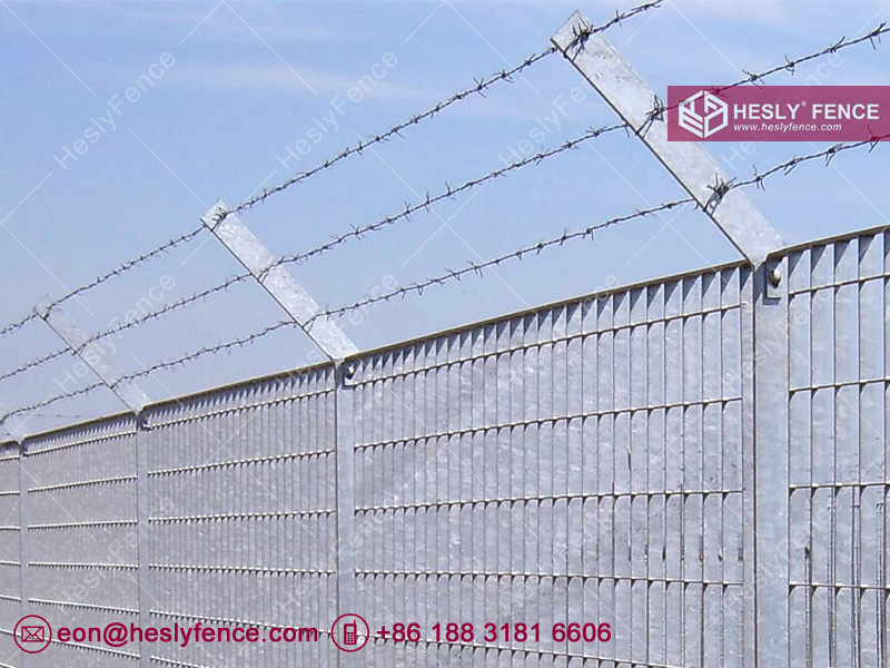 Metal Grating Fencing with barbed wire